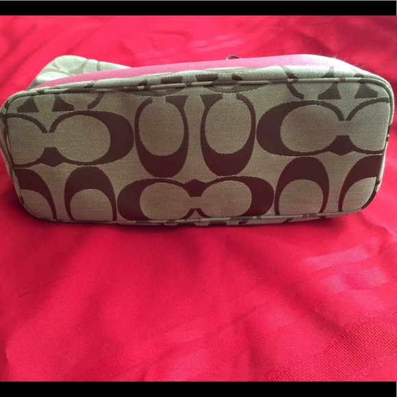 Coach signature handbag - Picture 4 of 7